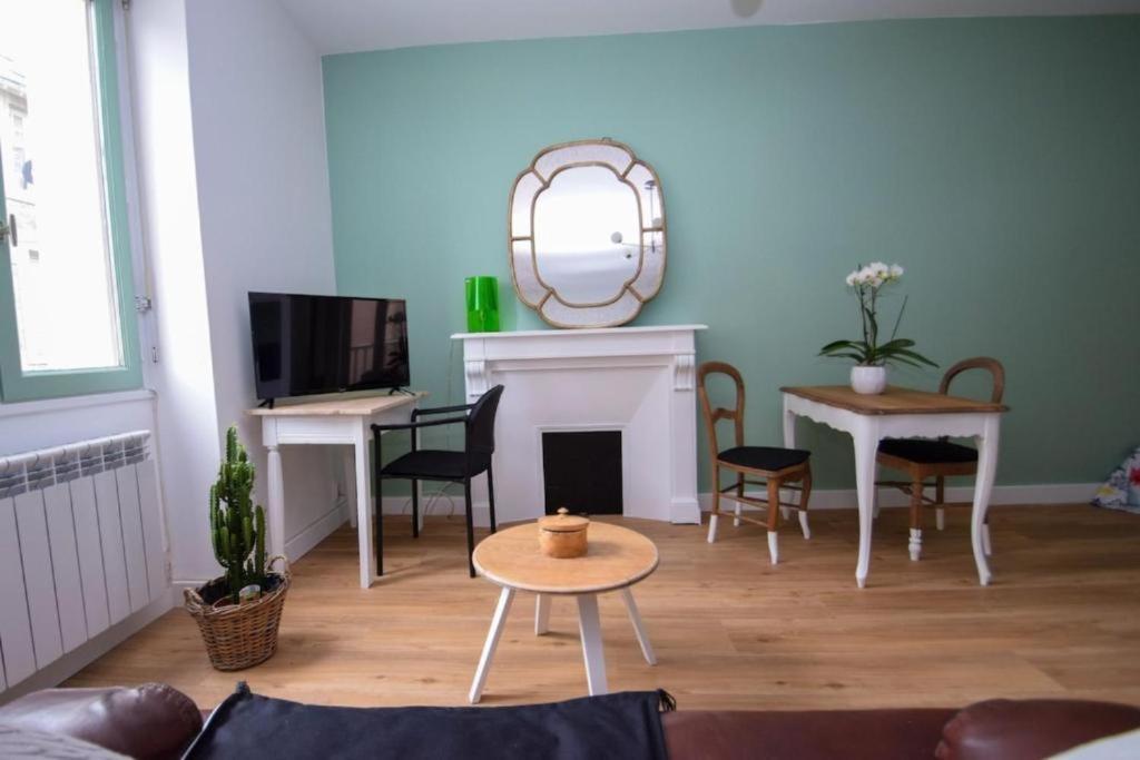 Appartement Entre Plage De L'Ecluse Et Place Du Marche Dinard Bagian luar foto
